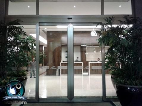 Instalação de porta automática comercial